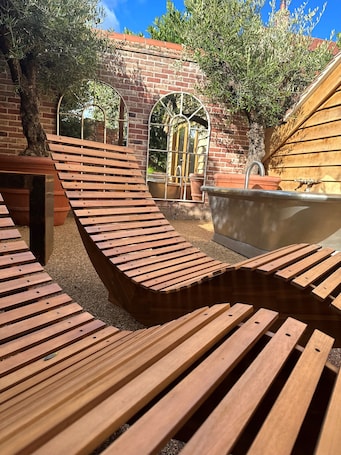 Andress | Terrace/patio. NoTwenty9 Bar and Restaurant