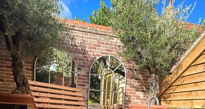 NoTwenty9 Bar and Restaurant