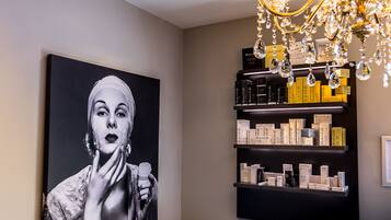 Aromatherapy, facials, reflexology, 1 treatment room