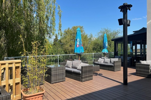 Quarto luxo, sacada, vista para o rio | Camas com colchões de espuma com sistema de memória, Wi-Fi de cortesia