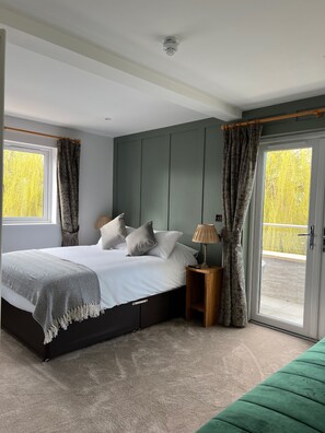 أسرّة بإسفنج يتكيف مع شكل الجسم وواي فاي مجانًا وملاءات أسرّة