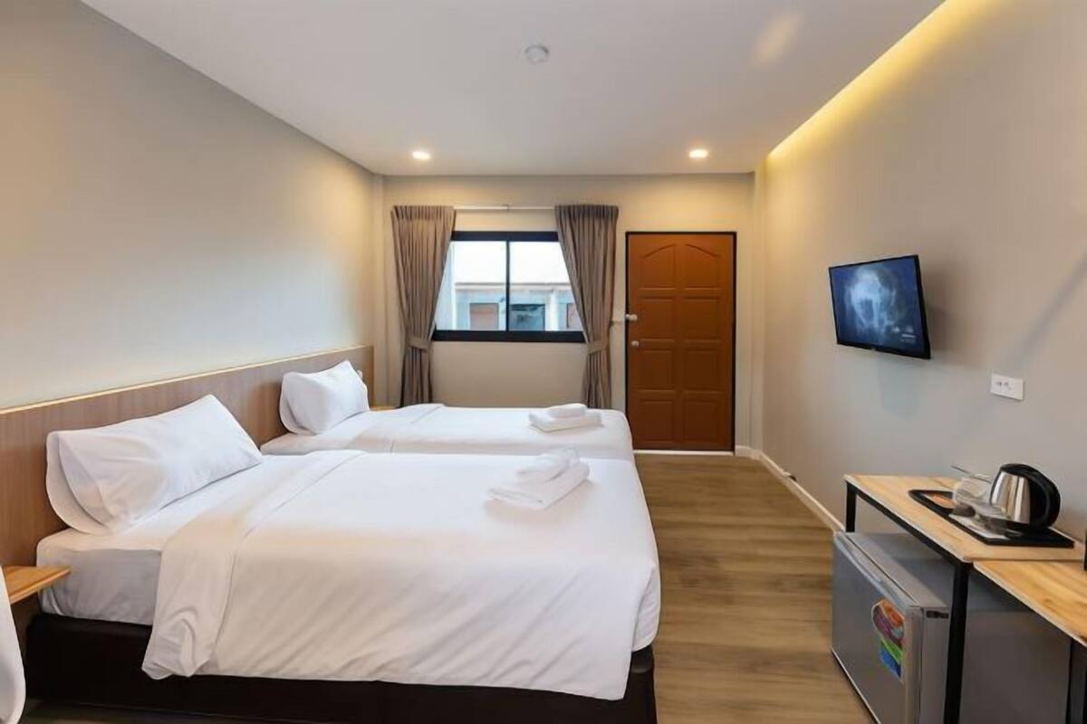 Caja fuerte, escritorio, wifi gratis y ropa de cama