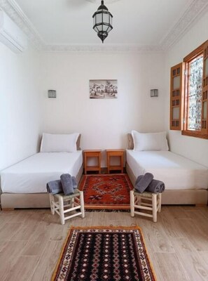 4 bedrooms, bed sheets
