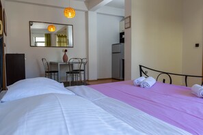 1 chambre, fer et planche à repasser, Wi-Fi gratuit, draps fournis