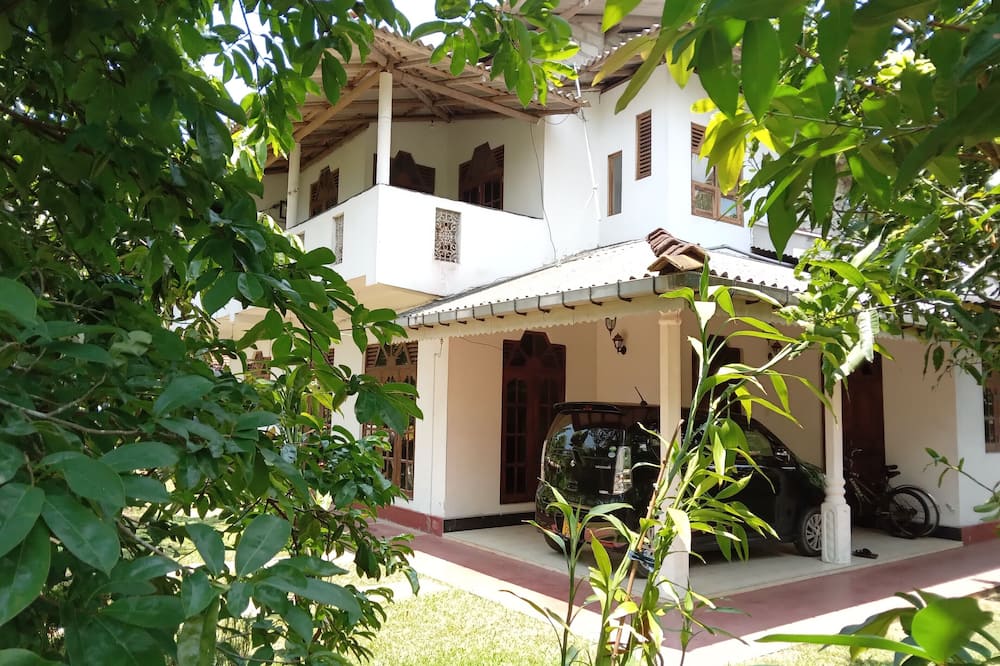 Charming 2-bed Apartment in Weligama