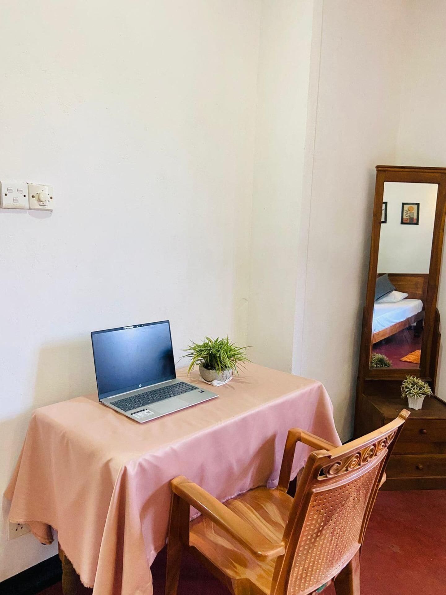 3 habitaciones, tabla de planchar con plancha y wifi gratis 