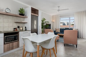 City Studio | In-room dining - Cascades 407 (Cape Town)