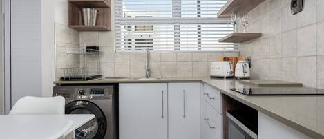 시티 스튜디오 | 전용 주방 | 냉장고, 전자레인지, 오븐, 쿡탑