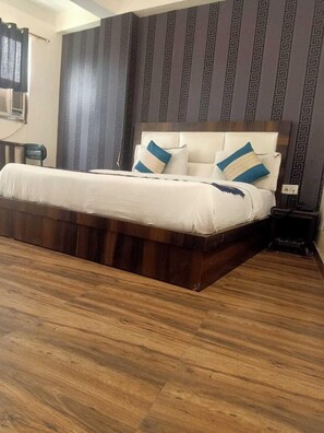 Deluxe Triple Room | Free WiFi - Hotel The Mars (New Delhi)