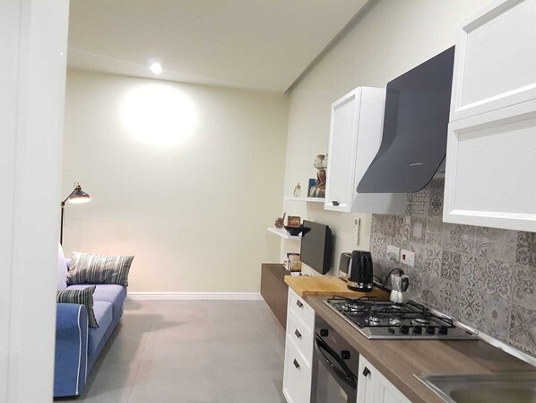 Fridge, microwave, oven, stovetop - Lovely, Modern Apt 1 min from the sea front (Il-Gżira)