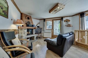 Fernseher, Kamin, Stereoanlage