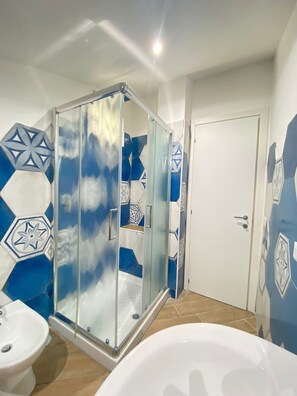 Bruser, bidet, håndklæder