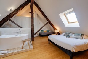 2 bedrooms, WiFi, bed sheets - Le SeptQatre - Grand triplex au cœur de la Vieille Ville (Annecy)