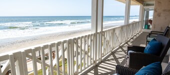 Ideal Location on the Sand - Beach Views and Access