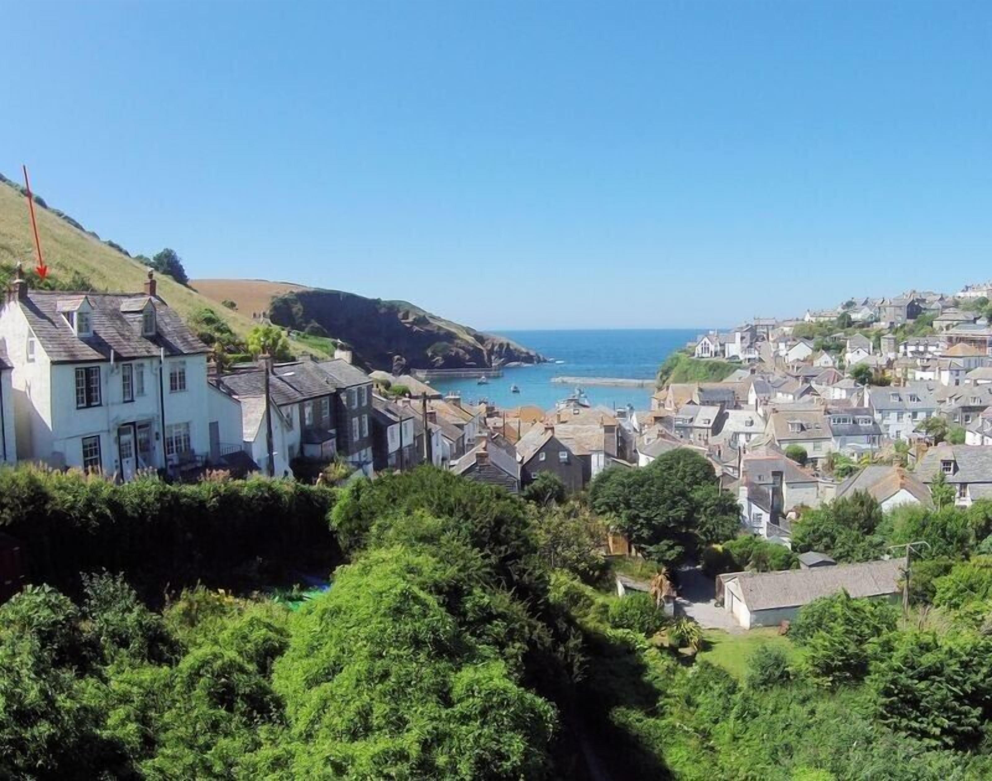 APRIL COTTAGE, romantic, with a garden in Port Isaac