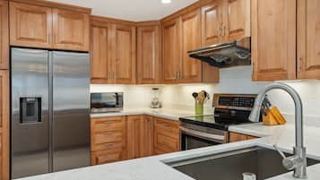 冰箱、微波炉、烤箱、炉灶