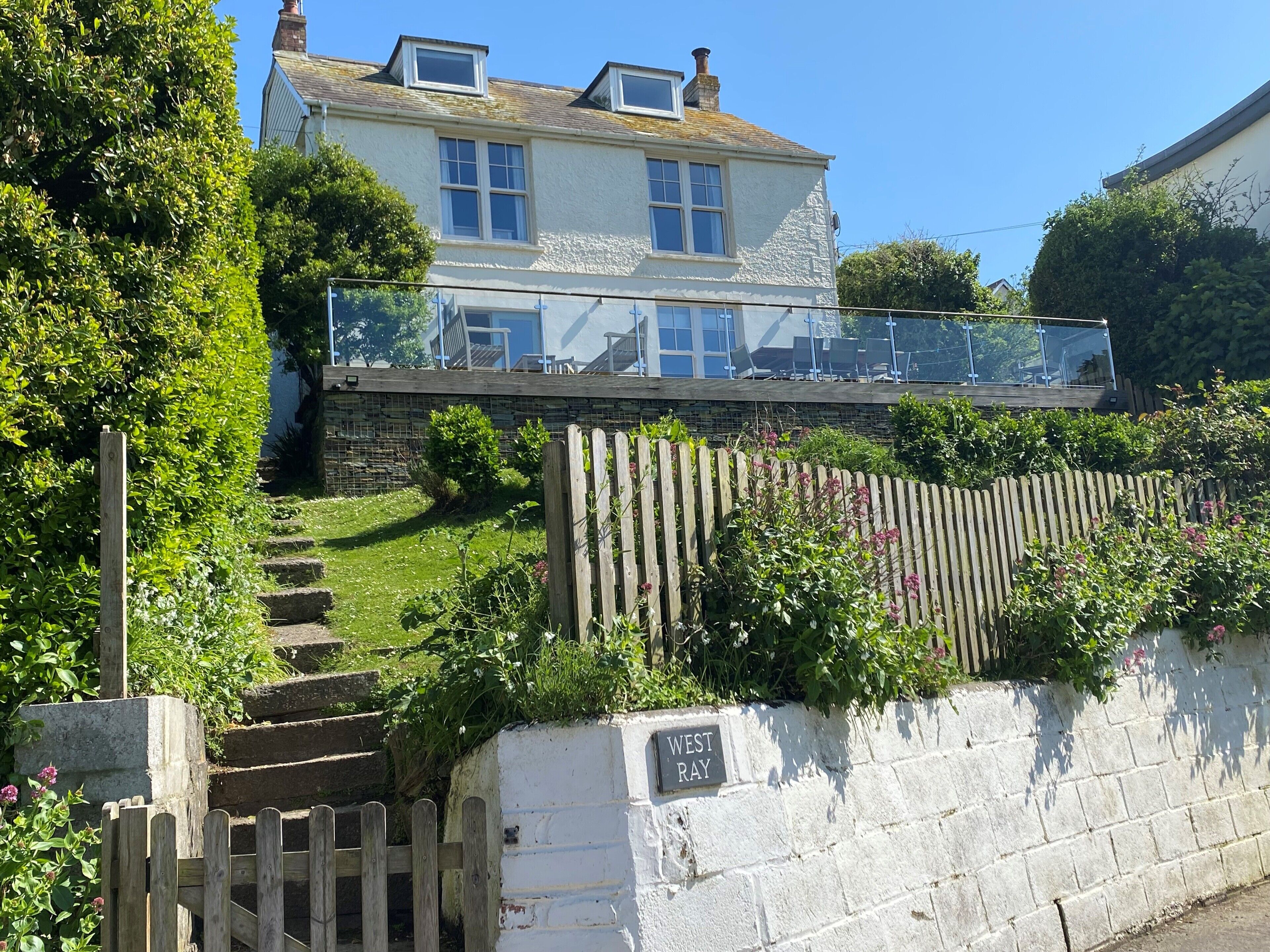 WESTRAY HOUSE, pet friendly, with hot tub in Polzeath