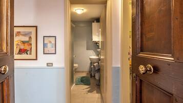 Dusche, Haartrockner, Bidet, Handtücher