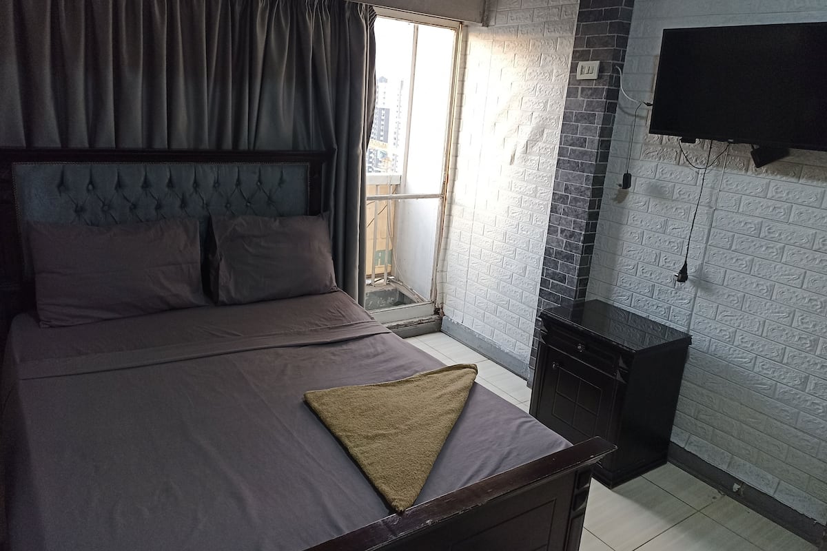 Blackout curtains, free WiFi, bed sheets