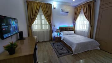 4 bedrooms, WiFi, bed sheets