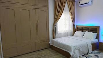 4 bedrooms, WiFi, bed sheets