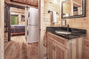 2 chambres, fer et planche à repasser, accès au Wi-Fi (inclus)