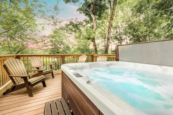 Outdoor spa tub