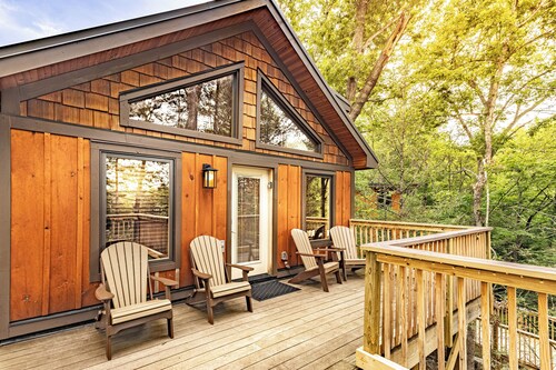 Relax In Treetops 1b/1ba sleep 4 Private Deck, Gas Grill, Hot Tub, Cozy Comfy