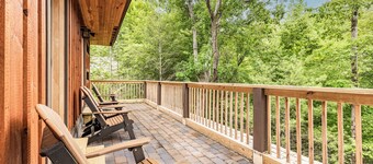 New! Treetop Village unit w/ 2br/2ba Hot Tub, Gas Grill and Bonus Two Decks!