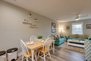 Dining - Luxury Golf Villa w/ Hot Tub  Stunning Golf Course Views Near OBX Beaches (Kitty Hawk)