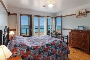 4 bedrooms, desk, iron/ironing board, free WiFi