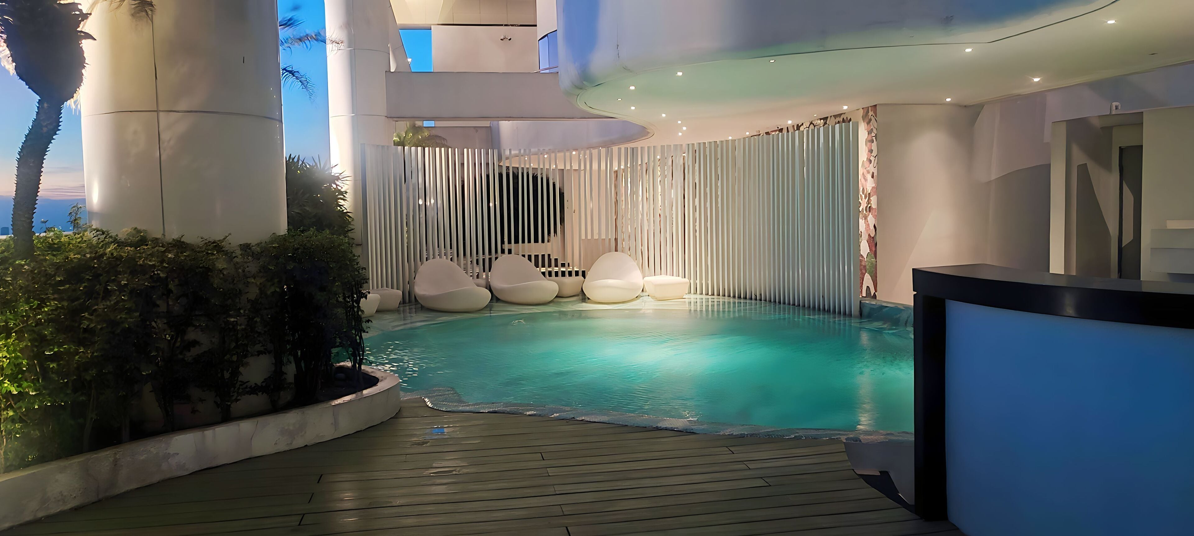 Piscine couverte, piscine extérieure