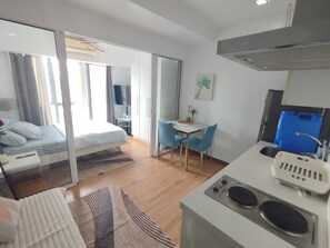 1 bedroom, desk, free WiFi, bed sheets