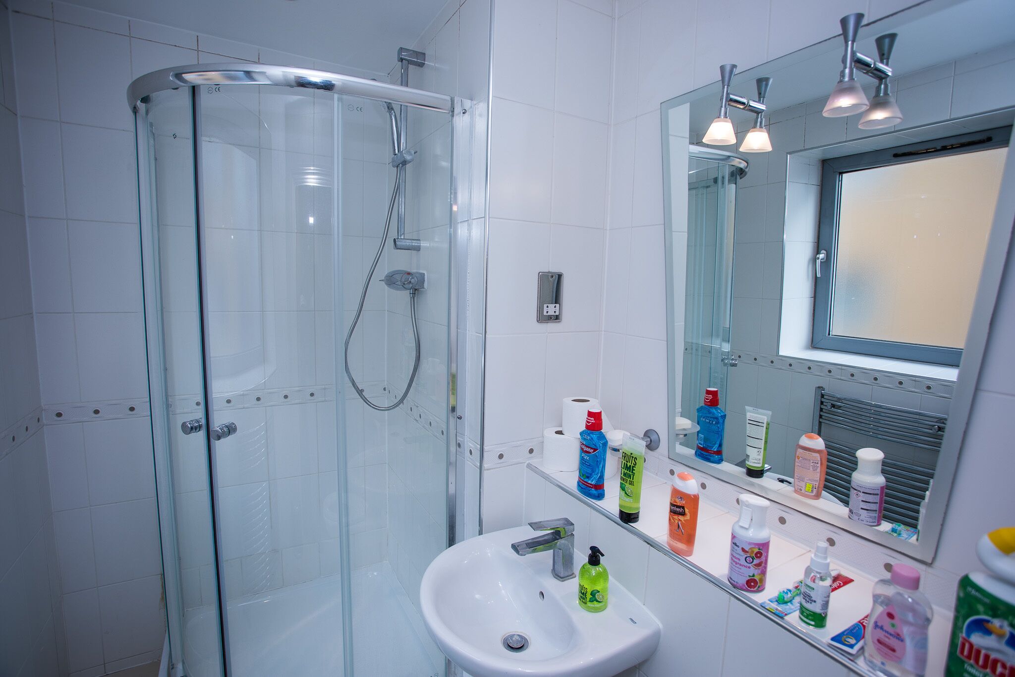 Apartment | Bathroom | Combined shower/bathtub, deep-soaking bathtub, hair dryer, towels
