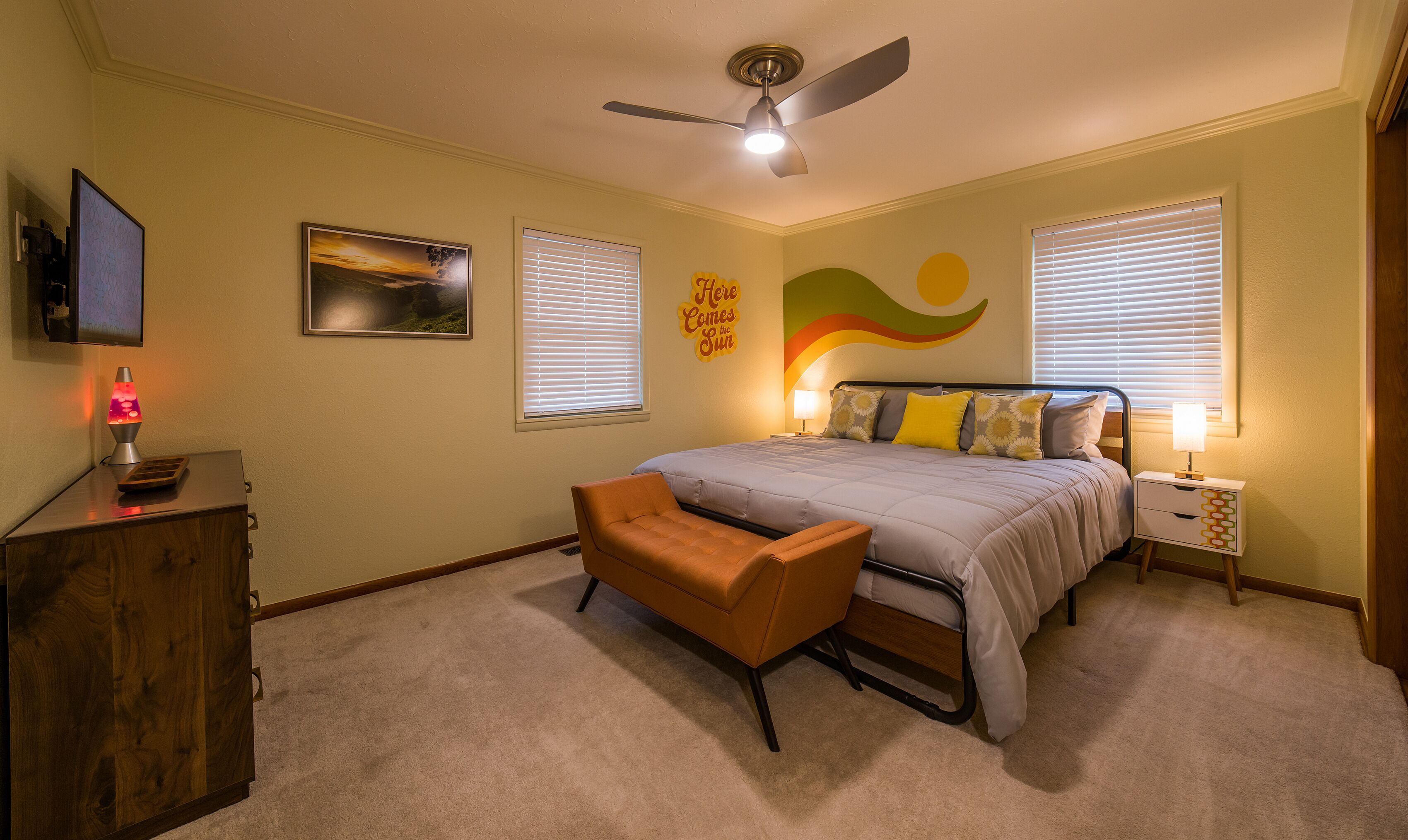 Modern/Vintage home near downtown Rogers - MTB, Bikers, Artists, RESTORED