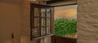 Coach House - Panteg Road is Located in the Beautiful Georgian Town of Aberaeron