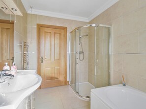 Shower - Rose Cottage (Muff)