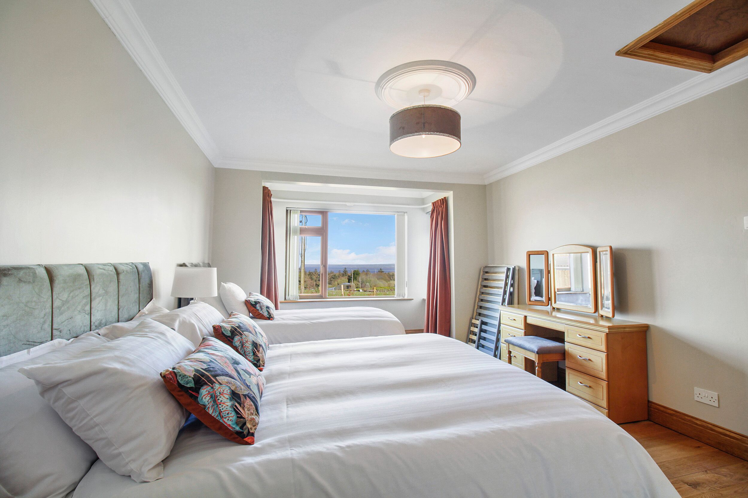 4 bedrooms, individually decorated, individually furnished, free WiFi