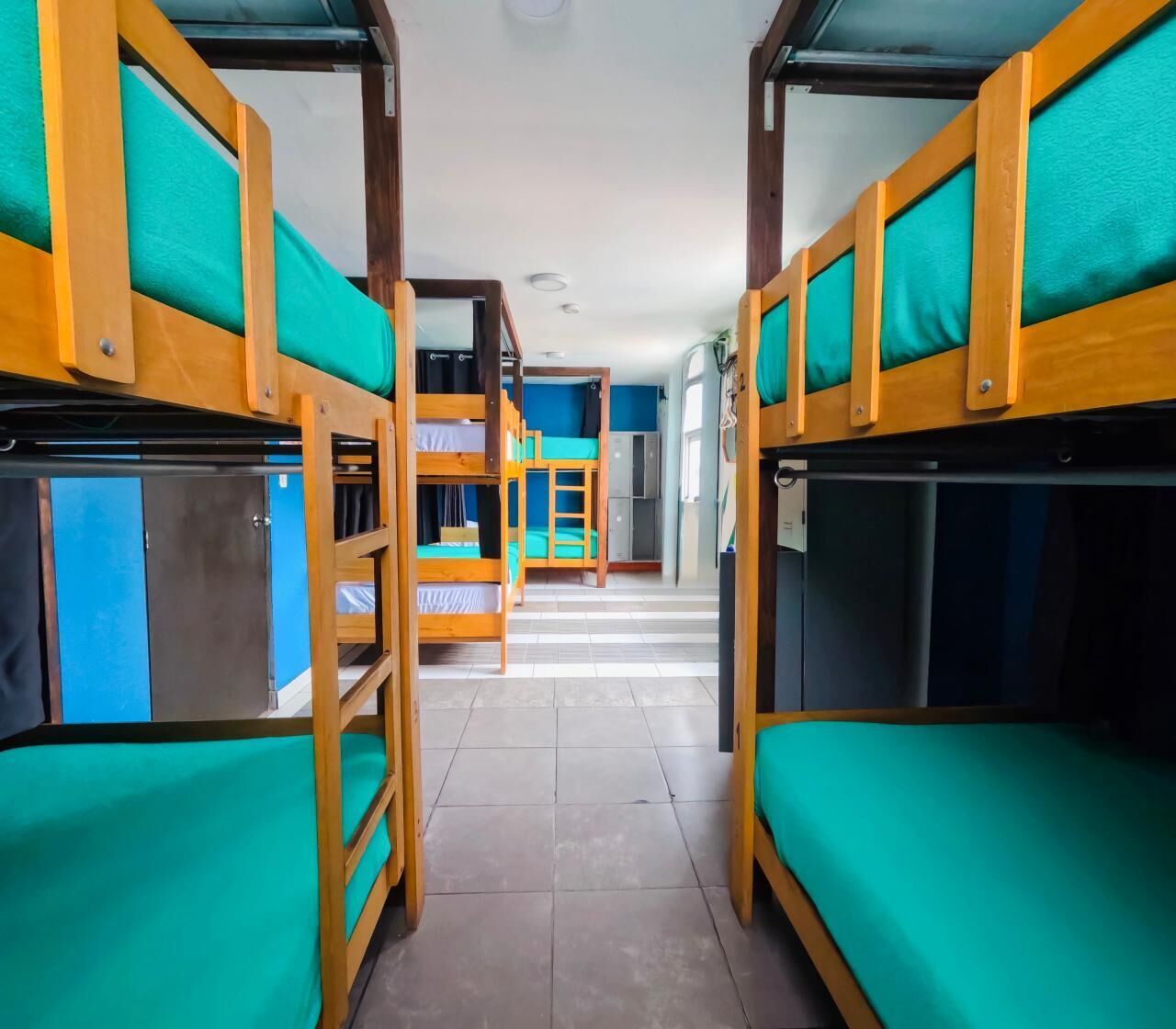 Gemeinsamer Economy-Schlafsaal, Gemischter Schlafsaal