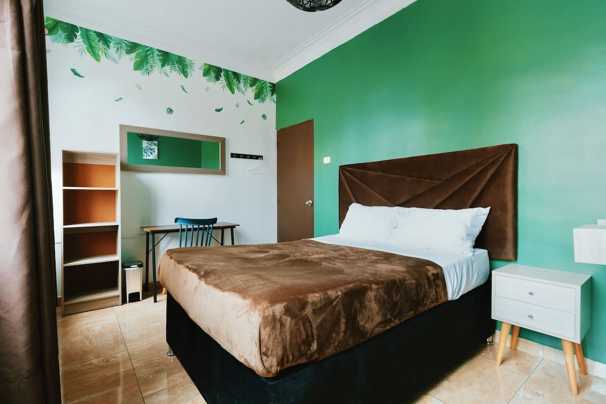 Individually decorated, free WiFi, bed sheets