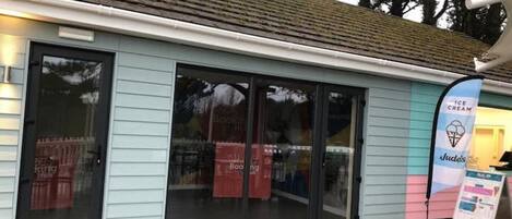 تفاصيل الفندق من الخارج