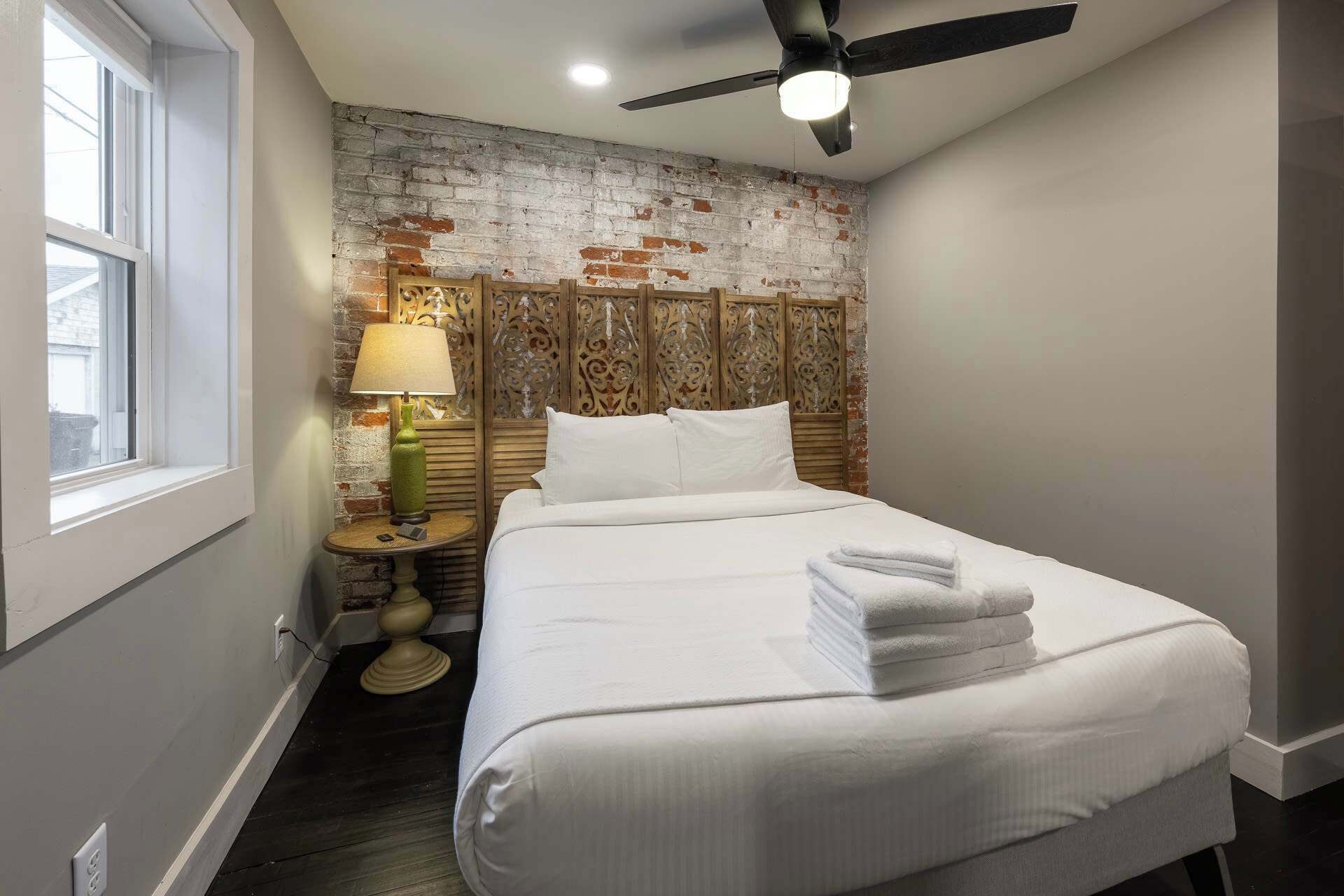 1 slaapkamer, een strijkplank/strijkijzer, wifi, beddengoed