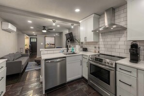 Fridge, microwave, oven, stovetop - 1BR Apt, Minutes to Downtown Cincy, Stadiums, Bars (Ludlow)