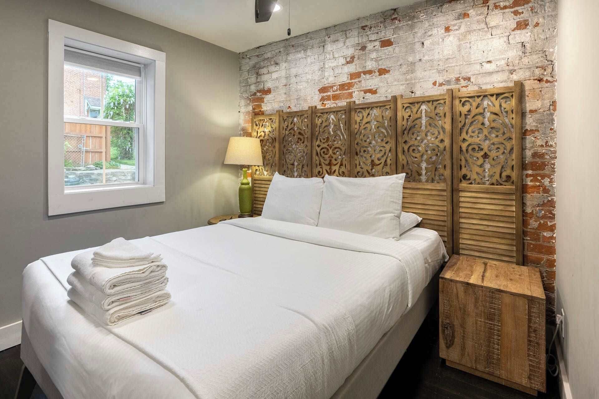 1 slaapkamer, een strijkplank/strijkijzer, wifi, beddengoed