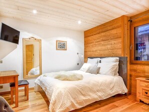 4 bedrooms, free WiFi, bed sheets - Chalet, terrace, fireplace or stove, tv, ski locker, 130m², Méribel (Méribel - Les Allues)