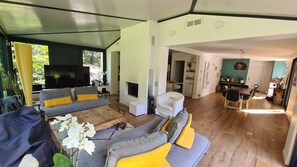 Smart-TV, Kamin, DVD-Player, Tischtennisplatte