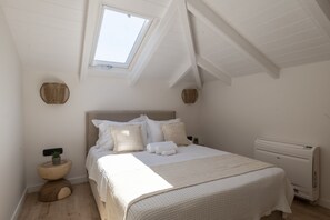 3 bedrooms, iron/ironing board, travel cot, free WiFi