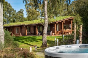 Terrace/patio - Croft Kincardine -  a lodge that sleeps 8 guests  in 4 bedrooms (Boat of Garten)