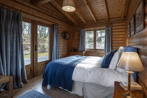 4 bedrooms, iron/ironing board, travel cot, free WiFi