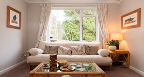 TV, fireplace - Four Pines Lodge -  a house that sleeps 8 guests  in 4 bedrooms (Dulnain Bridge)